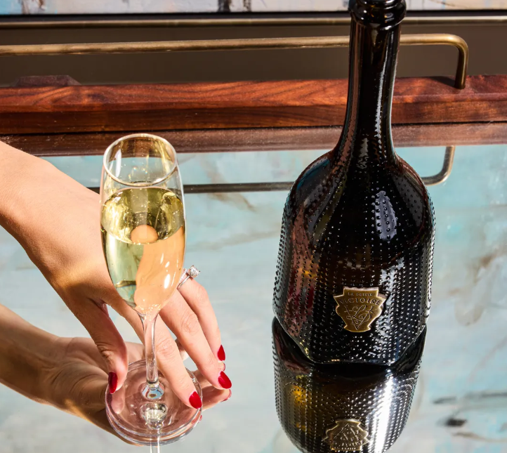 Le Petite Victoire Nonalcoholic Sparkling Brut - Case of 9